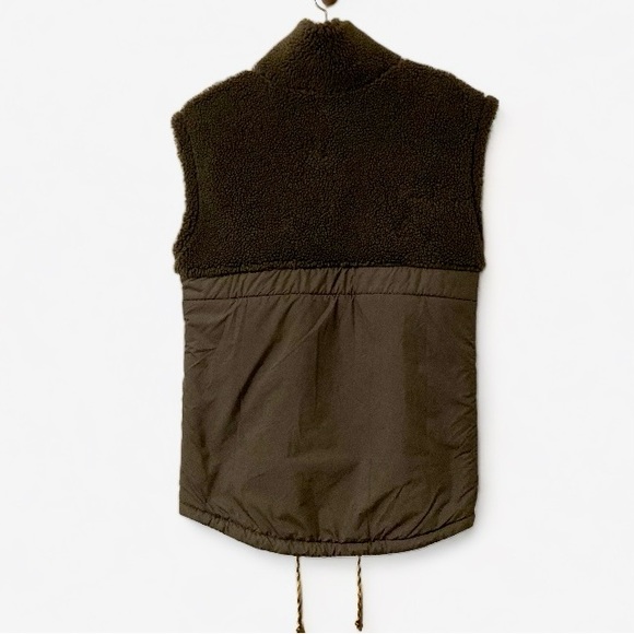 H&M Sport Olive Sherpa Fleece Vest Size Small - Picture 2 of 7